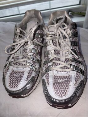 Nike Women’s Silver and White Mesh Running Sneakers